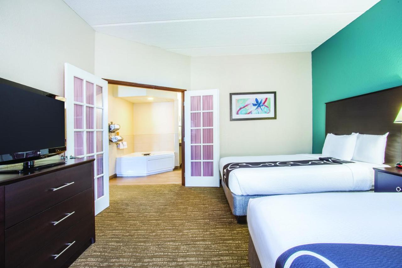 Comfort Inn & Suites Sarasota I75 The Meadows Exterior foto