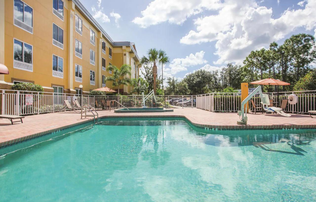 Comfort Inn & Suites Sarasota I75 Exterior foto